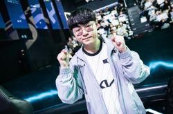 开云体育入口-DK翻盘LGD，ShowMaker开启传奇时刻小组赛3:1（东京）