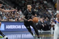 开云体育APP下载-NBA球员在全明星赛中展现飒爽英姿