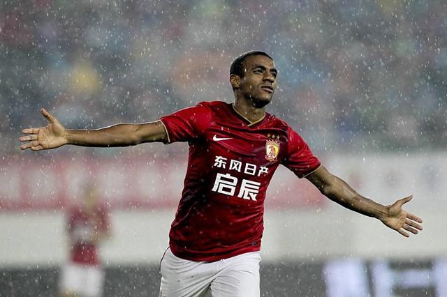 举重冠军在比赛中创造新的里程碑 举重冠军在比赛中创造新的里程碑