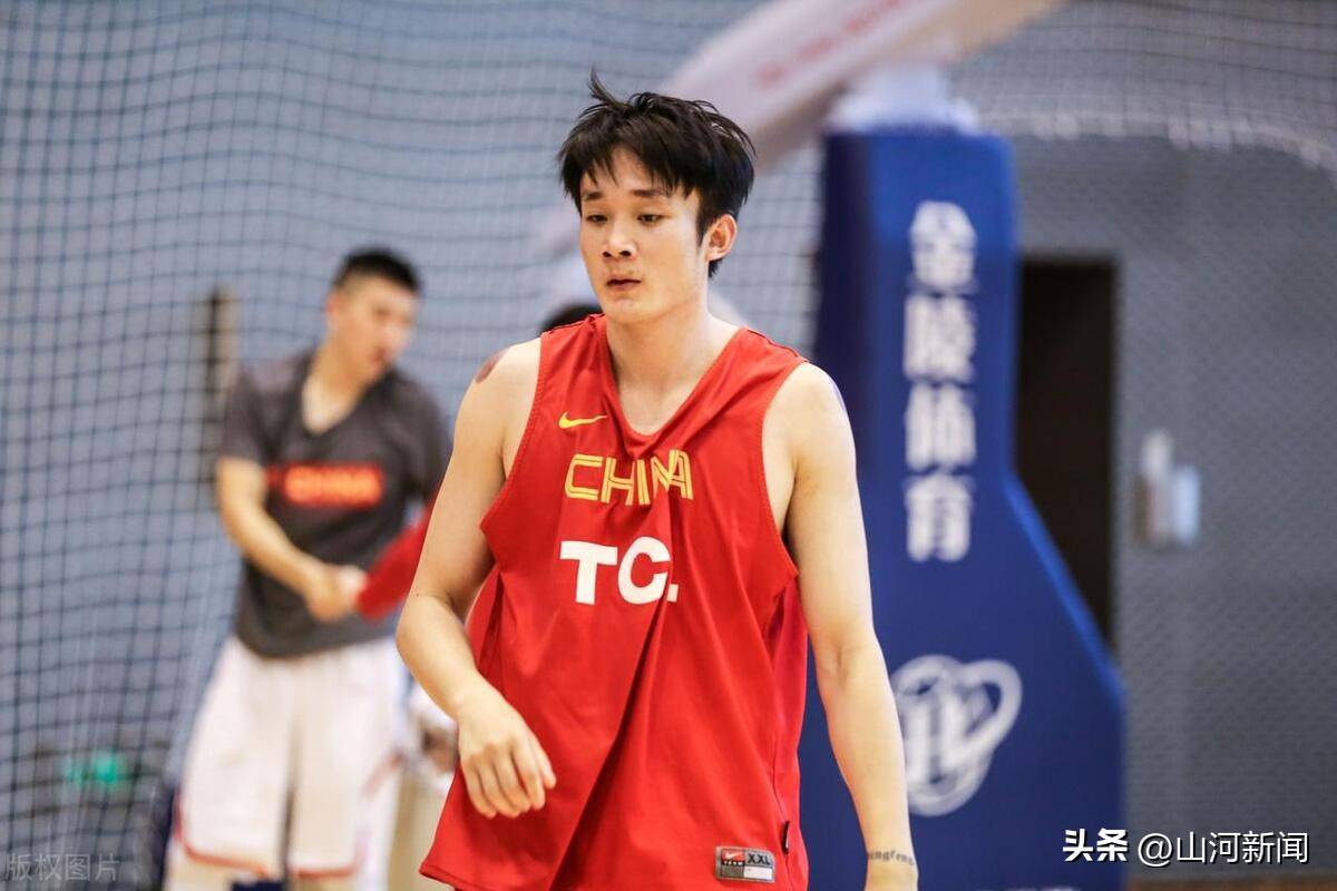 中国顶尖篮球明星闪耀赛场,球迷翘首期待 中国顶尖篮球明星闪耀赛场,球迷翘首期待