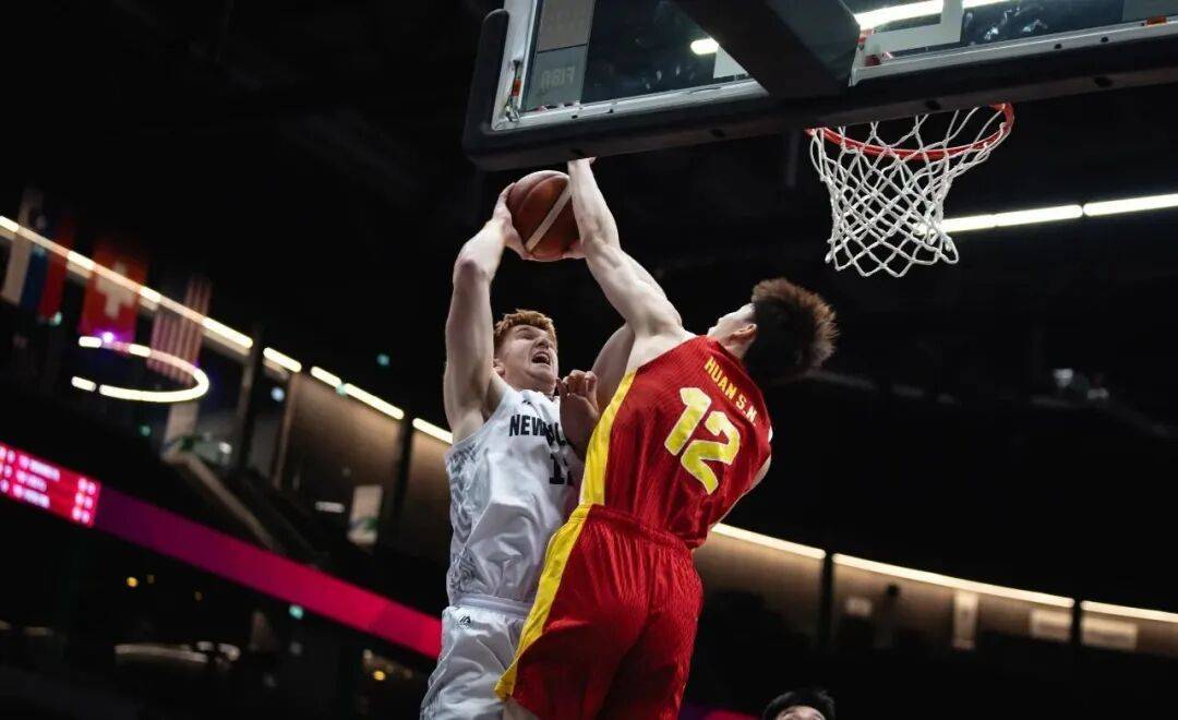 中国顶尖篮球明星闪耀赛场,球迷翘首期待 中国顶尖篮球明星闪耀赛场,球迷翘首期待