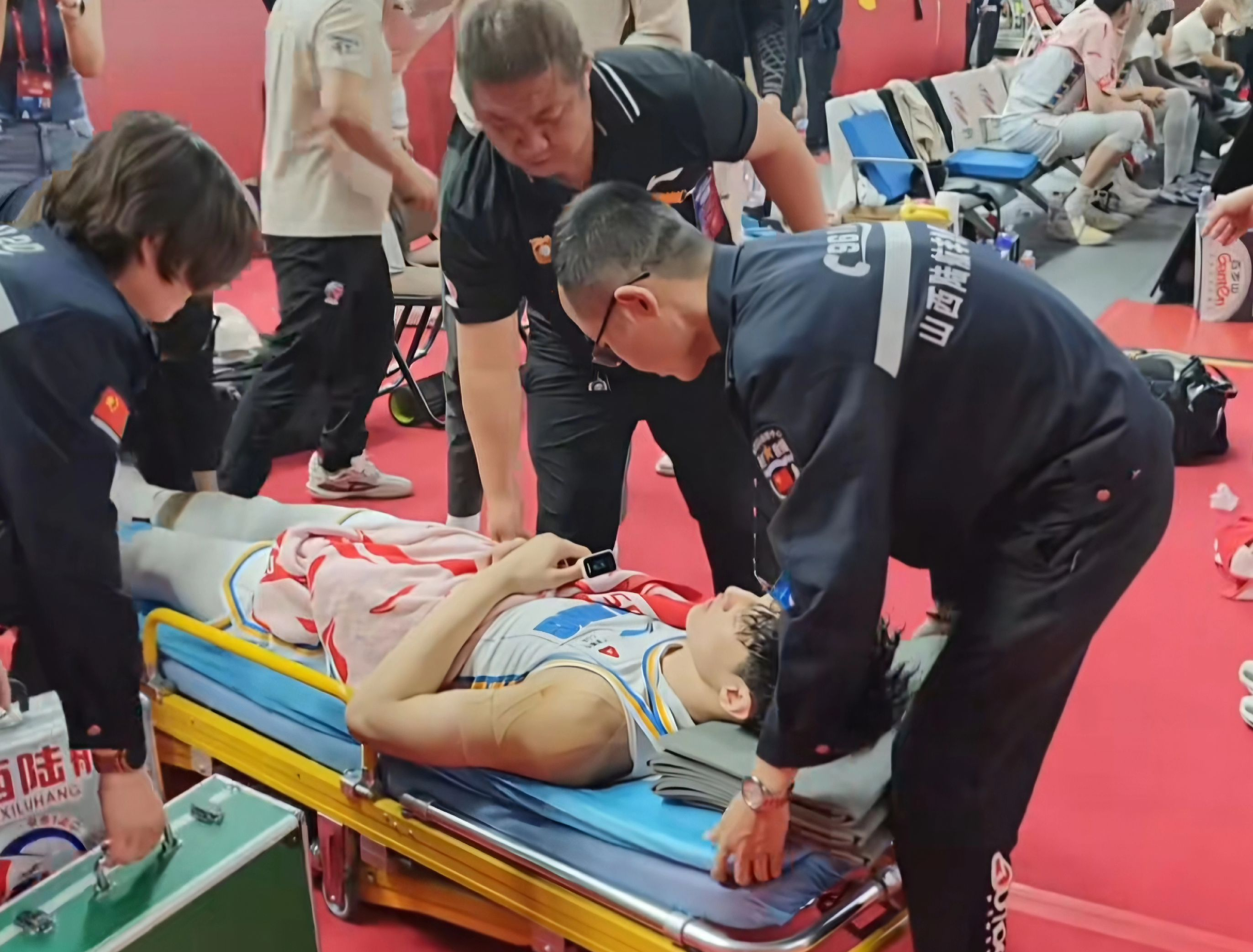 球队训练场地不尽人意引发球员不满