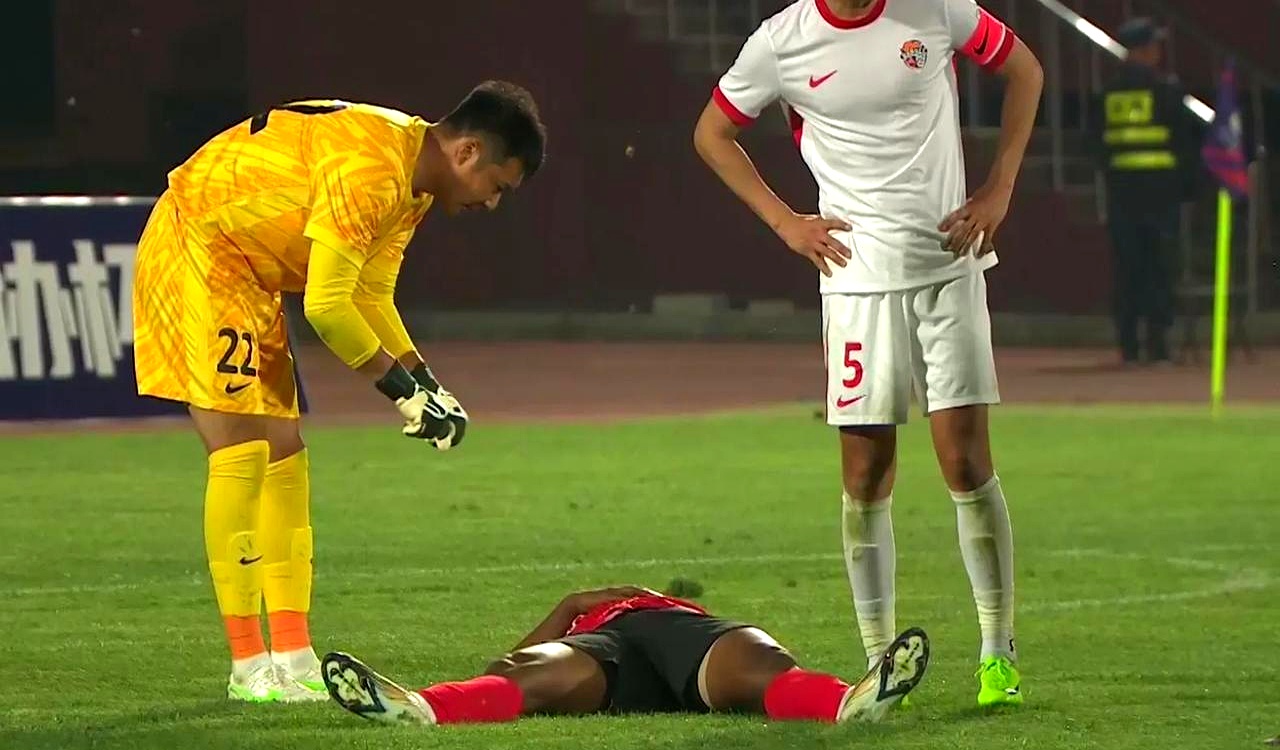 球队训练场地不尽人意引发球员不满