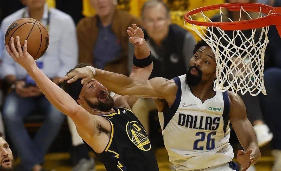 猛龙遭遇失利,水花兄弟联手砍分 猛龙遭遇失利,水花兄弟联手砍分