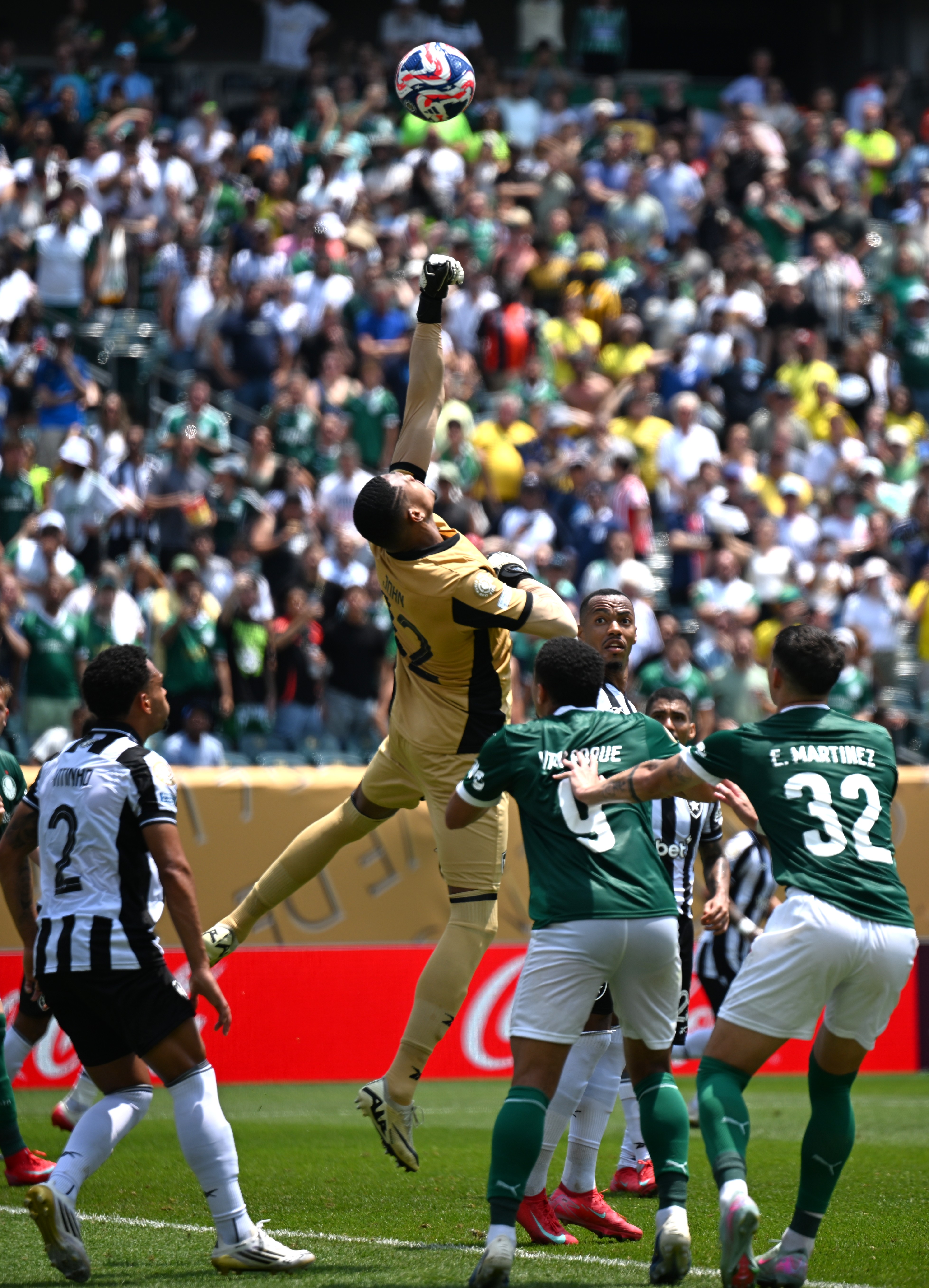 足球联赛精彩对阵让人大呼过瘾