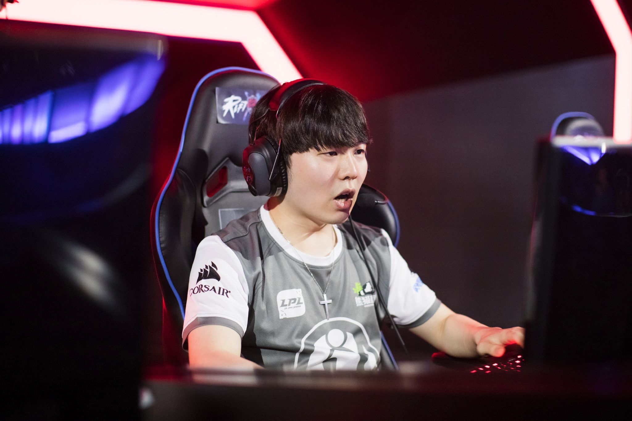 冷静与激情交织!LPL完美收官 冷静与激情交织!LPL完美收官