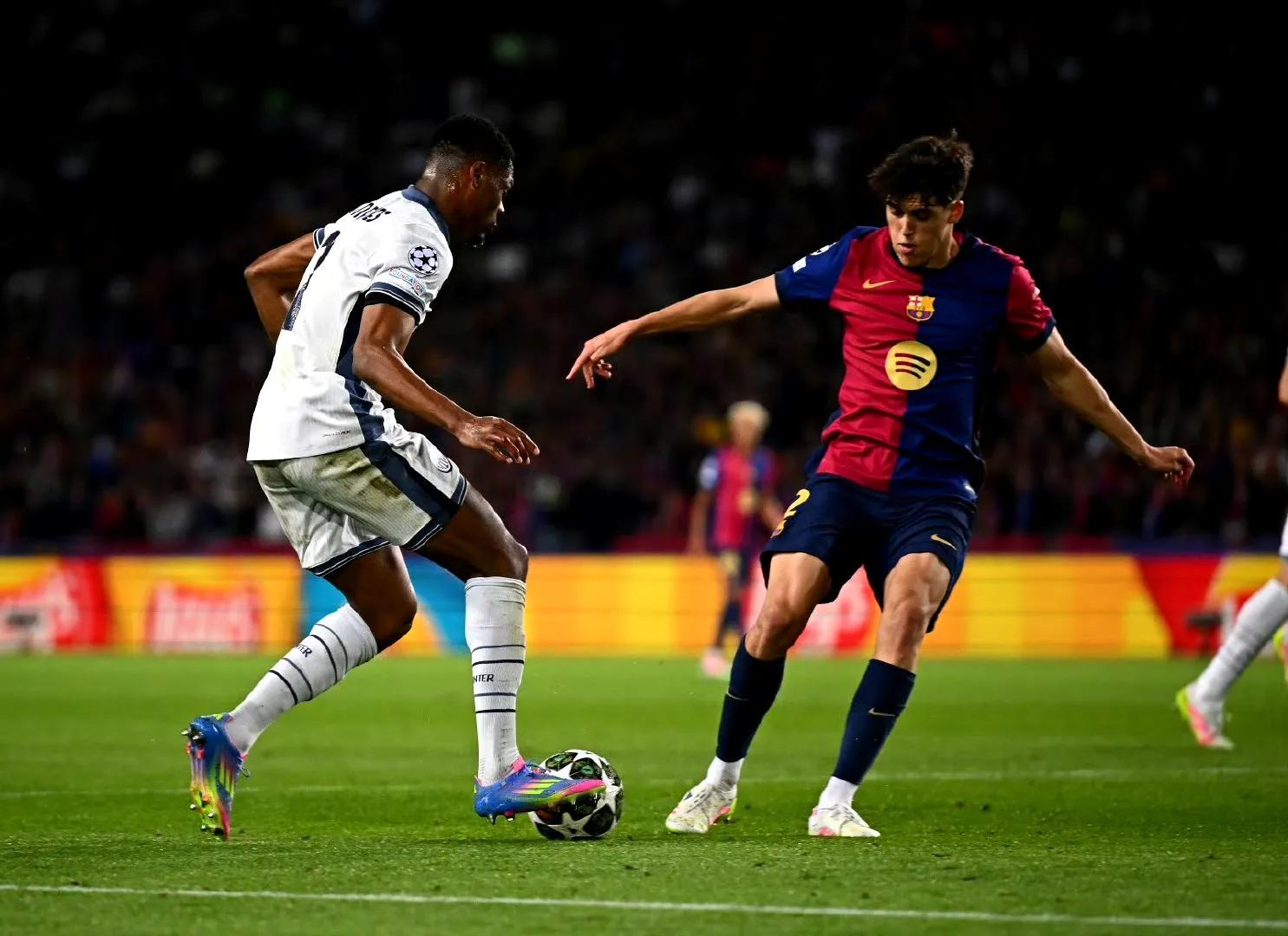 AC米兰完胜智利，梅西高光表现